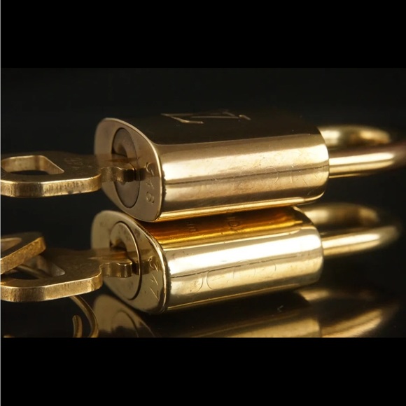 *FIRM* Authentic Louis Vuitton Lock and Key Set - Picture 10 of 13